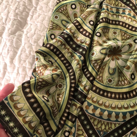 Beautiful flowy halter dress - Picture 3 of 7